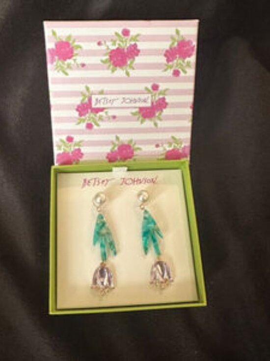 Meet the Posher Jewelry - Pink Heart Family Tree Dangle Charm